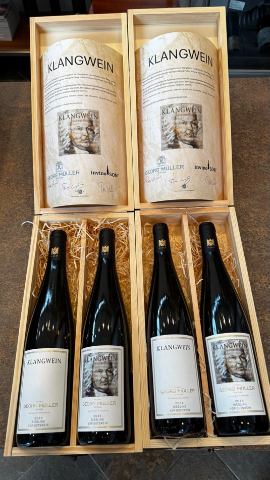 Ein Bild, das Wein, Flasche, Drink, Im Haus enthält.
KI-generierte Inhalte können fehlerhaft sein.