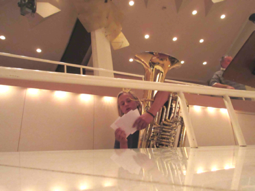 ::::Meine Bilder:Berlin CJD Konzert 3.10. 2015:Tubasolist Zako auf der Emporek.jpg