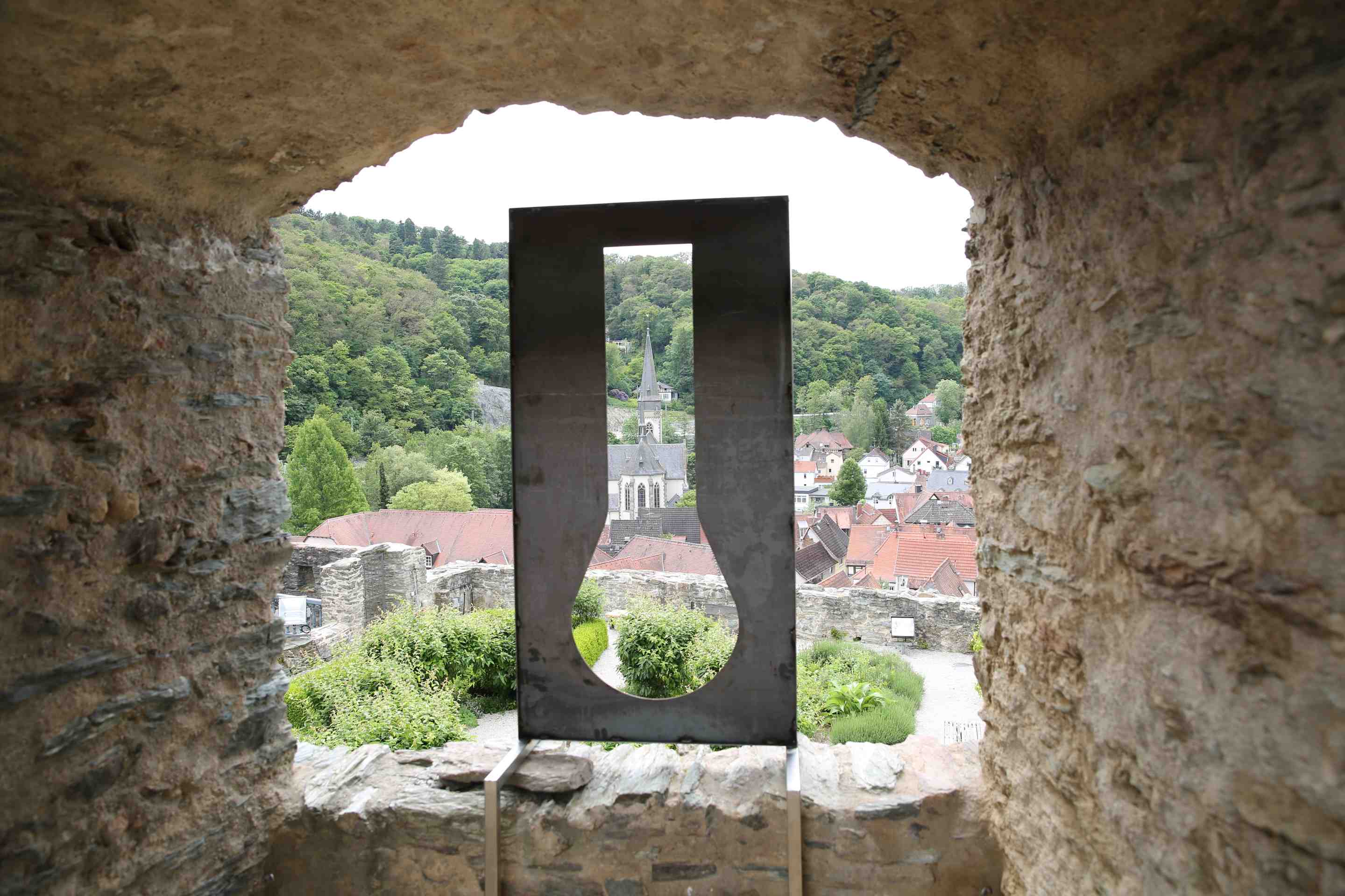 :::::Meine Bilder:Eppstein 29.Mai 2015 Aufbau:2015_05_30:Schießscharte Palas Cortenk.jpg